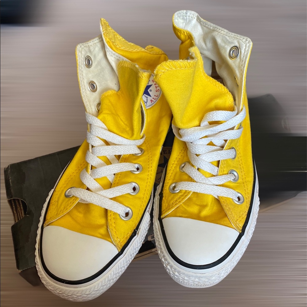 Yellow hi-top converse